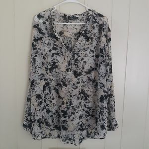 a.n.a Black and White Abstract Blouse